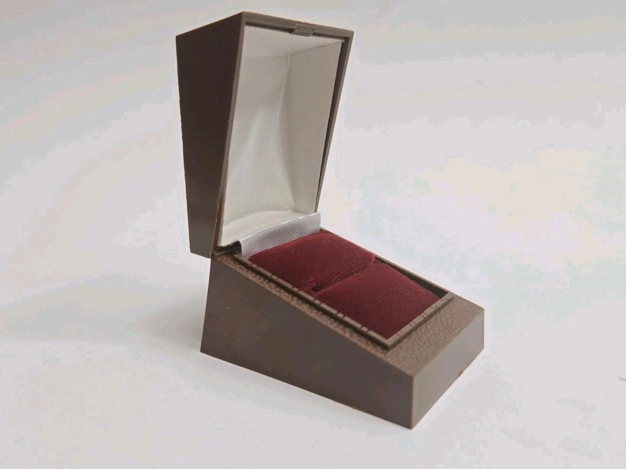 VINTAGE 1950's / 1960's PRESENTATION JEWELRY RING BOX U.S.A. VELVET - NOS | eBay