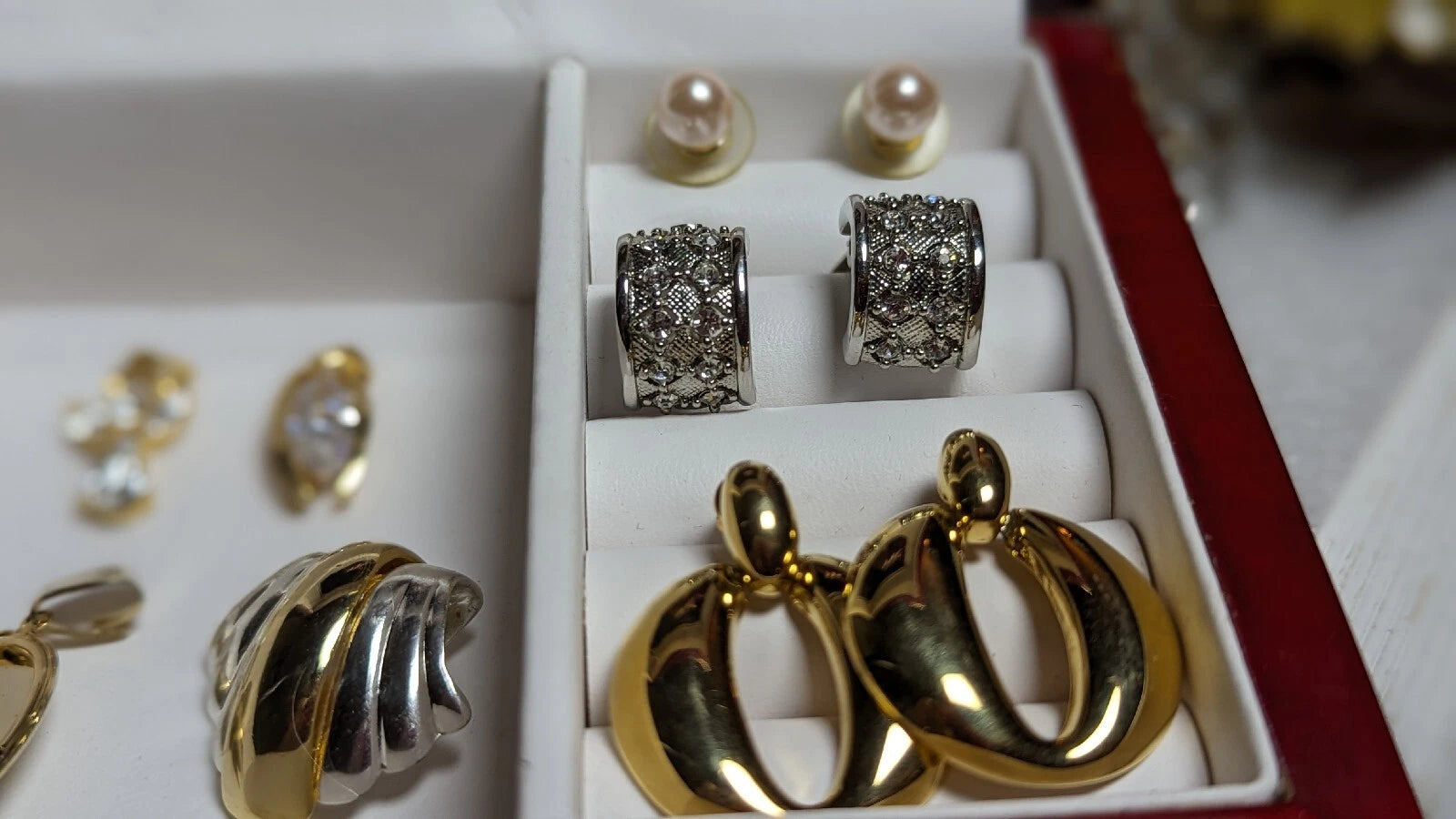 Red Lacquered Wood Travel Jewelry Box Mirrored 8 PC Goldtone Silvertone Jewelry | eBay